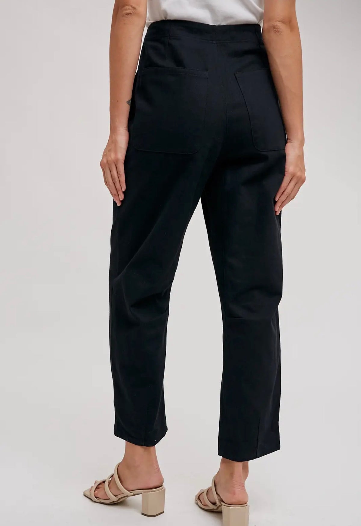 High-Rise button front Ankle pant.